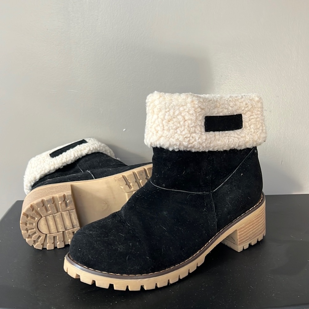 Womans winter boot size 7, worn once